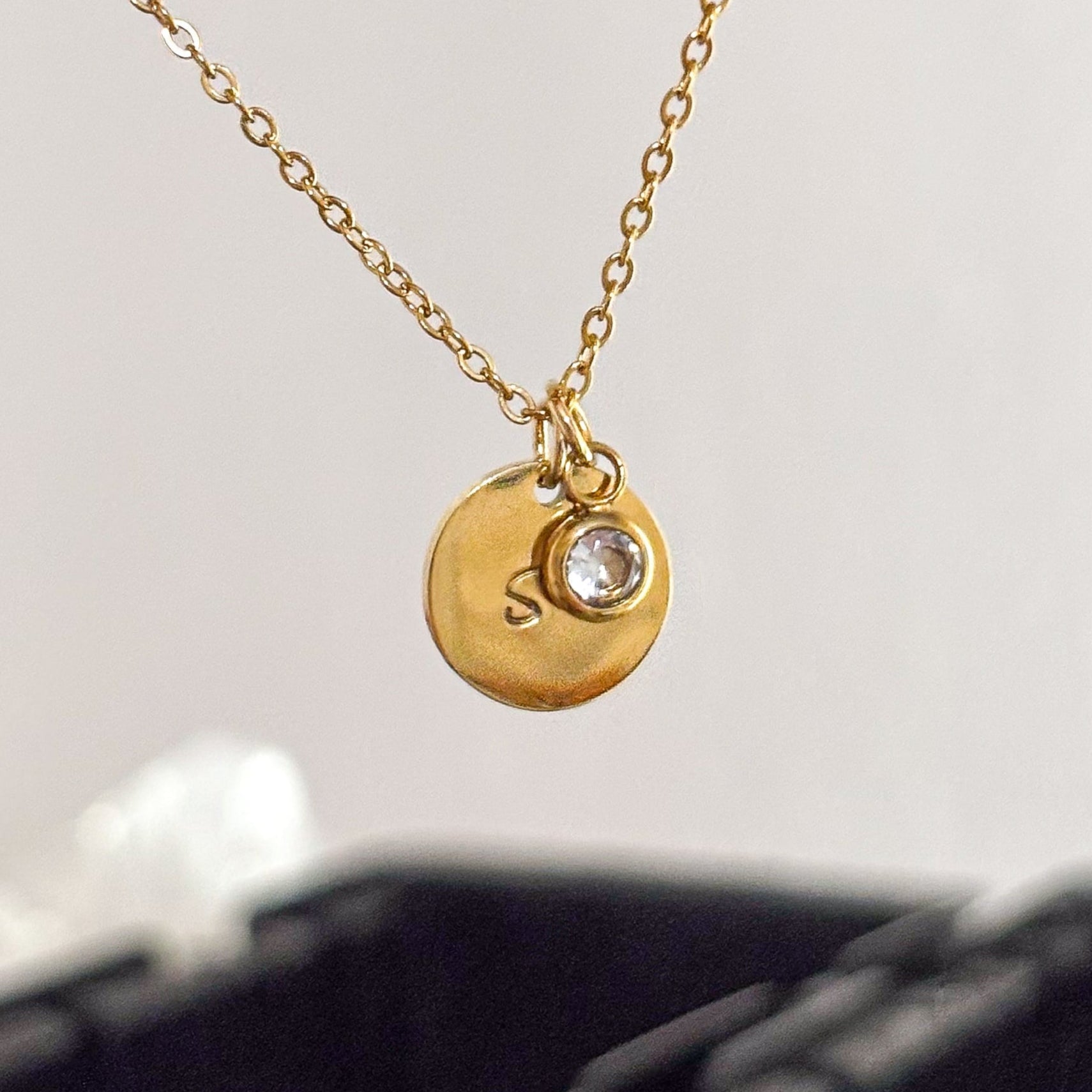Collar Placa Dorada Dijes