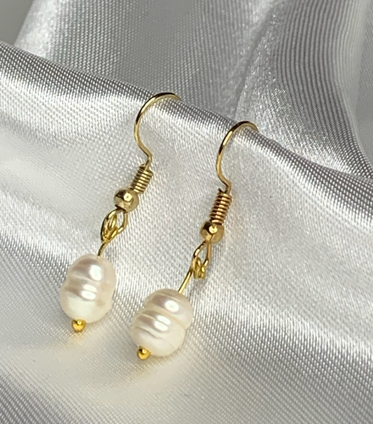 Aretes con dije perla del río